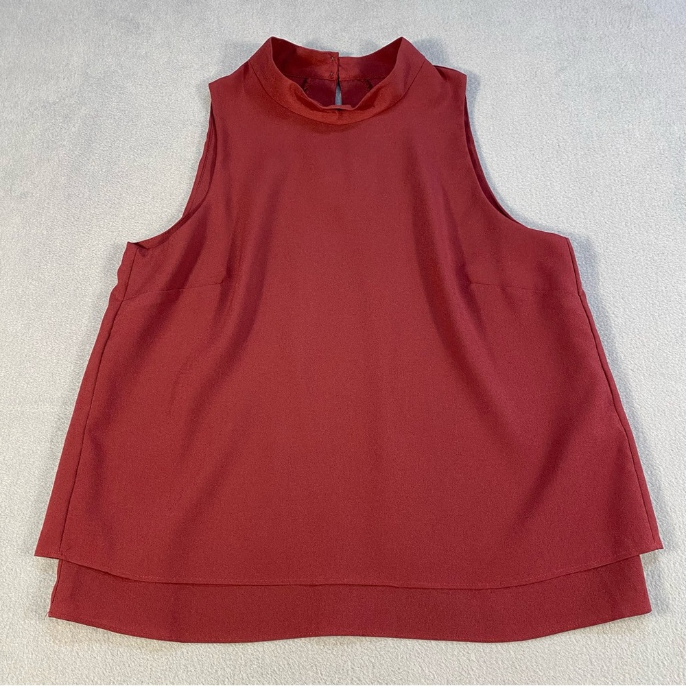 Banana Republic Womenās Burgundy high neck sleeveless Top, back layered, size XS